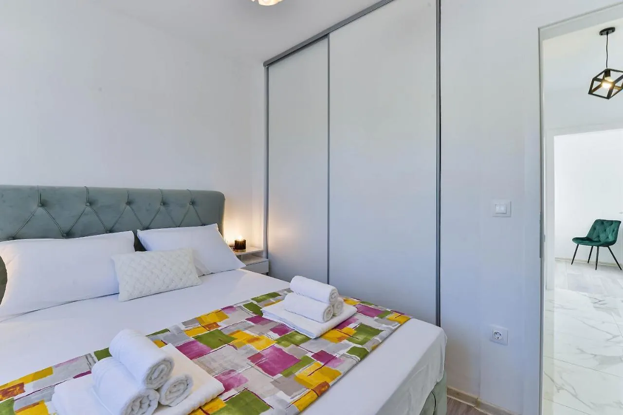 Holiday House Casia With Pool Murvica  Dom wakacyjny Murvica (Policnik)