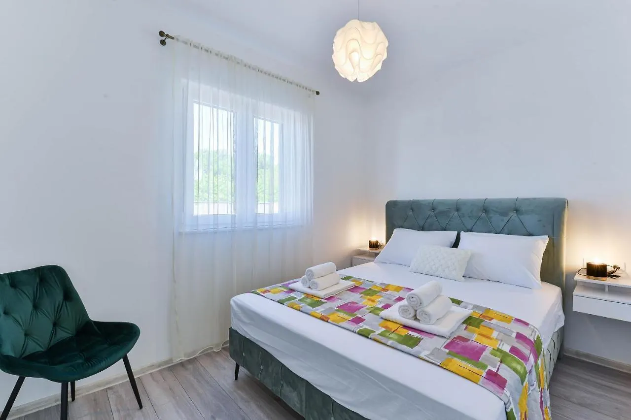 Dom wakacyjny Holiday House Casia With Pool Murvica