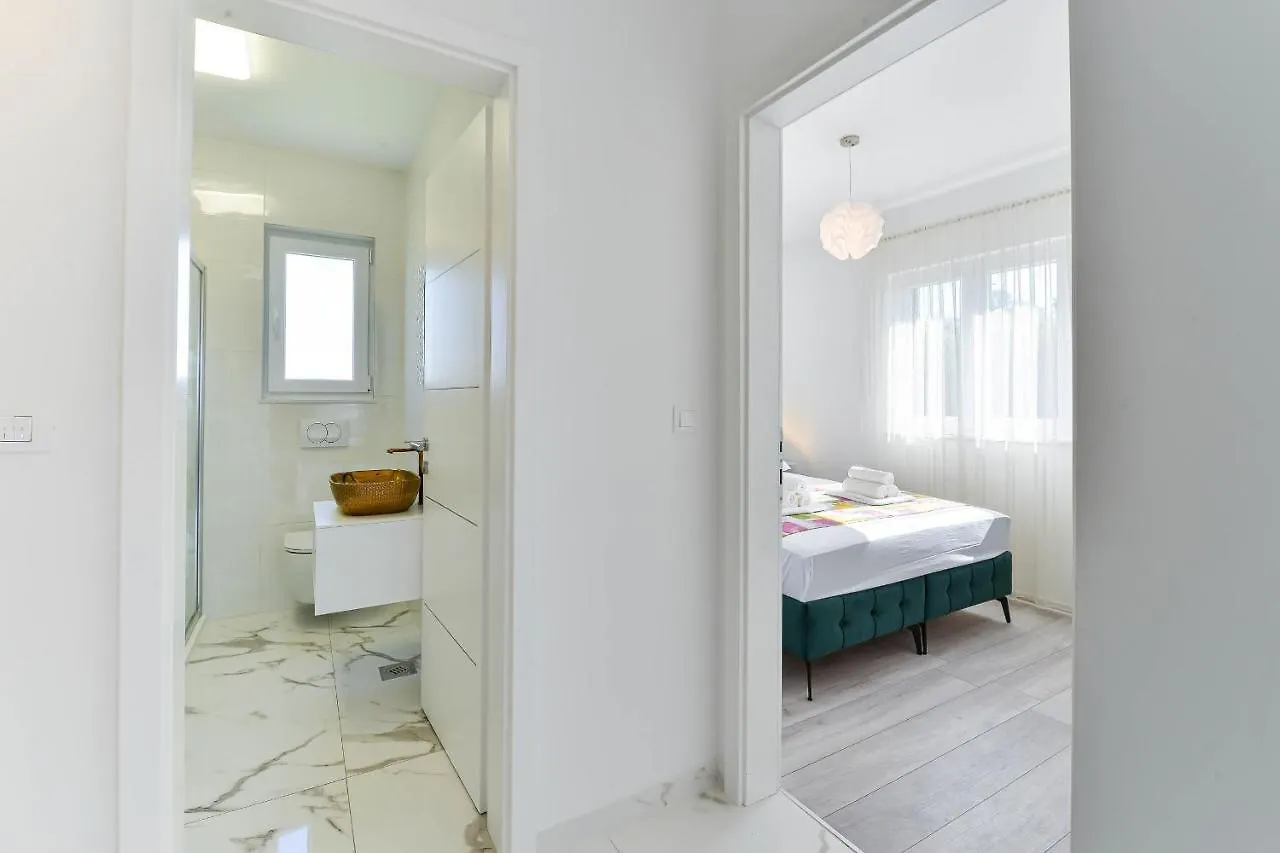 Dom wakacyjny Holiday House Casia With Pool Murvica  Chorwacja